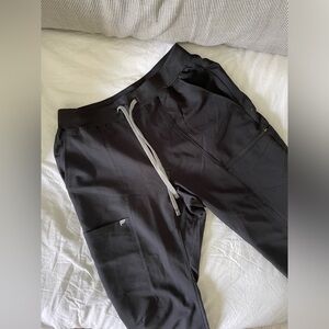 FABLETICS scrub pants - size medium - black - jogger style - never worn them!